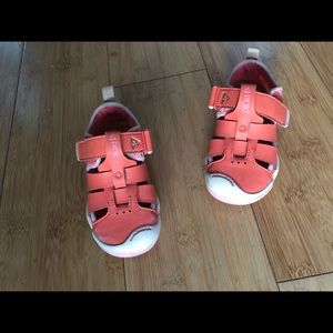 Toddler girl Plae shoes size US 8,5